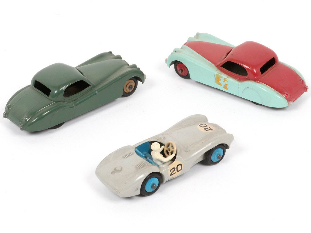 Lot 238 - DINKY TOYS (GB) (3)