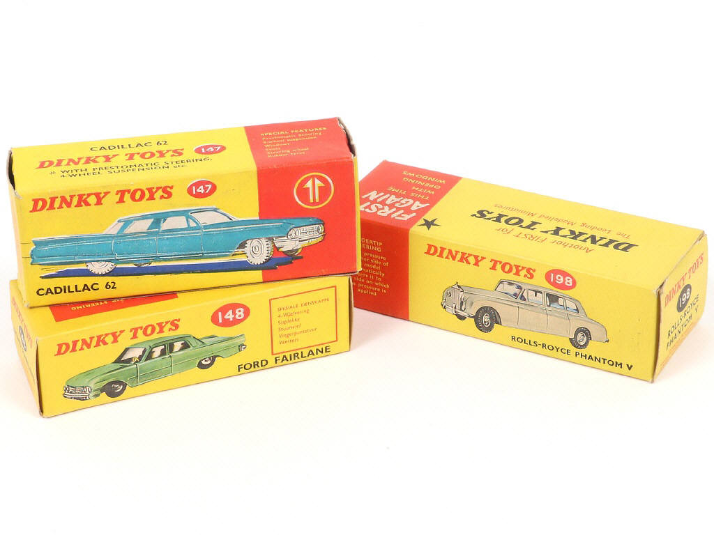 Lot 225 - DINKY TOYS (GB) (3)