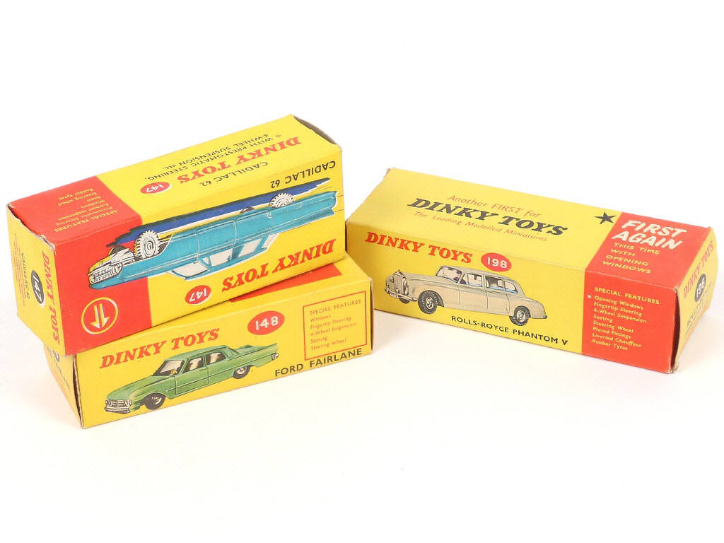 Lot 225 - DINKY TOYS (GB) (3)