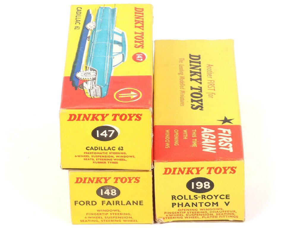 Lot 225 - DINKY TOYS (GB) (3)