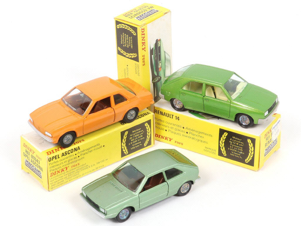 Lot 299 - DINKY TOYS (FRANCE) (3)