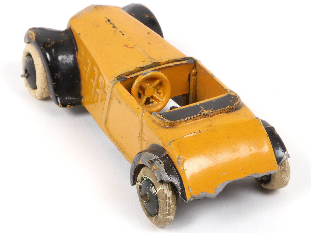Lot 273 - DINKY TOYS (FRANCE) (1)