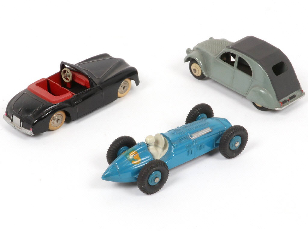 Lot 290 - DINKY TOYS (FRANCE) (3)