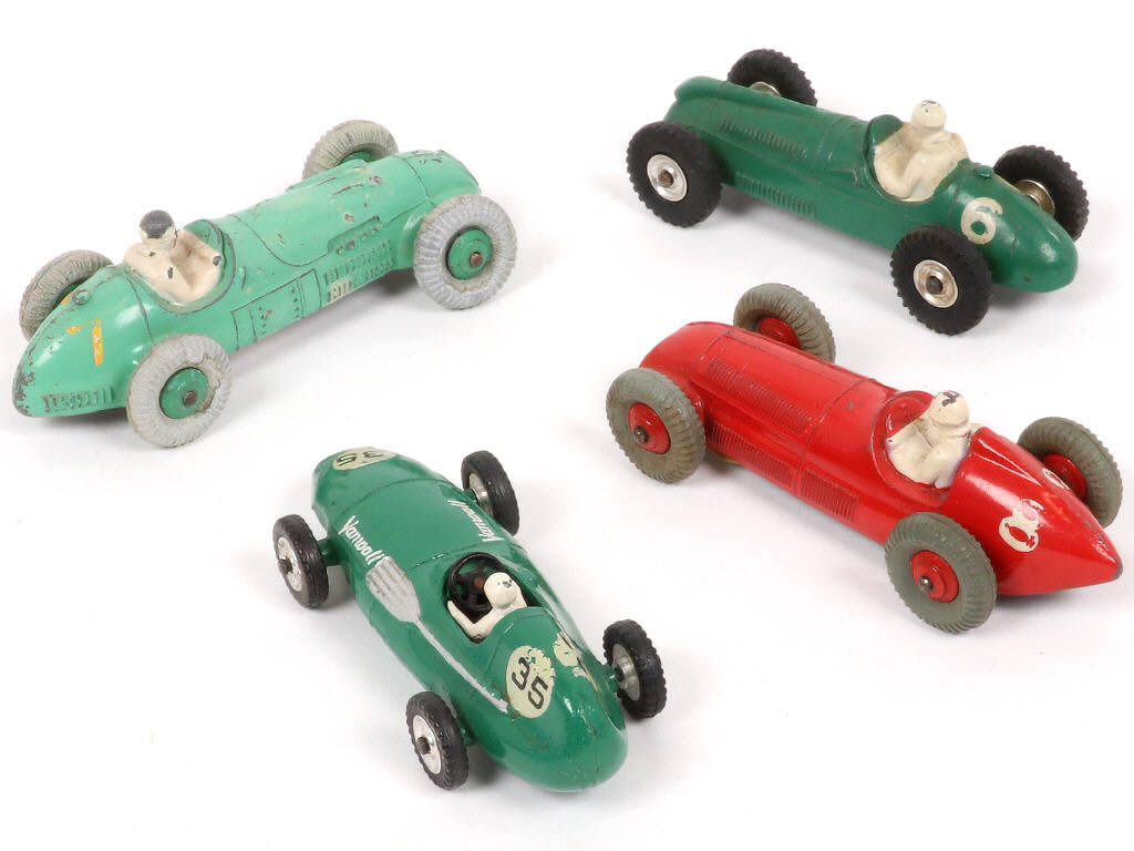 Lot 243 - DINKY TOYS (GB) (4)