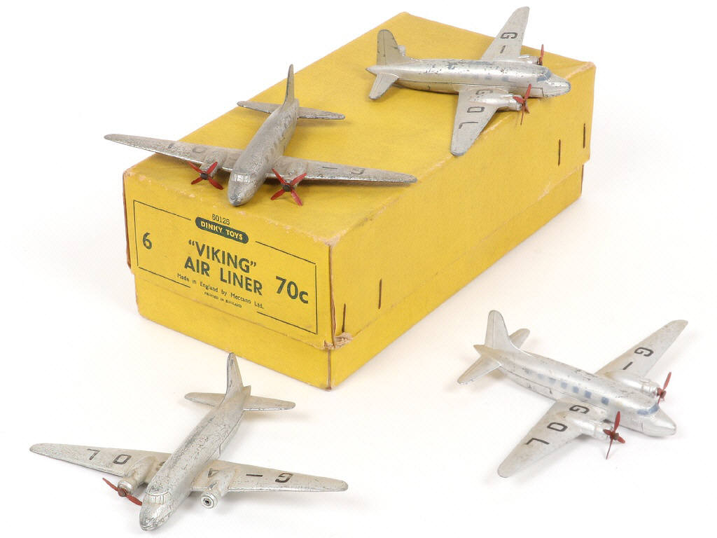 Lot 218 - DINKY TOYS (GB) (5)