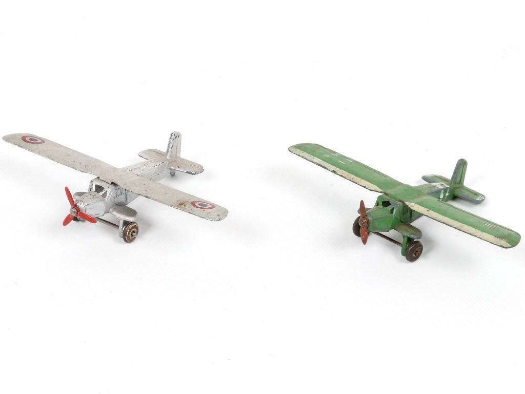 Lot 272 - DINKY TOYS (FRANCE) (2)