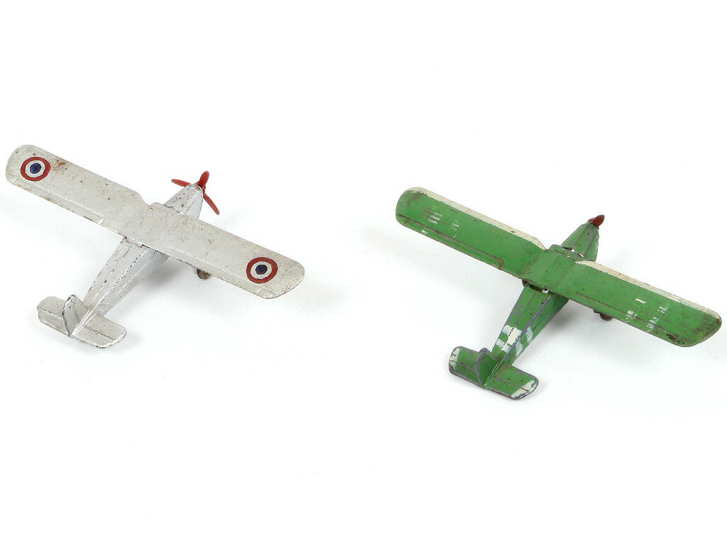 Lot 272 - DINKY TOYS (FRANCE) (2)