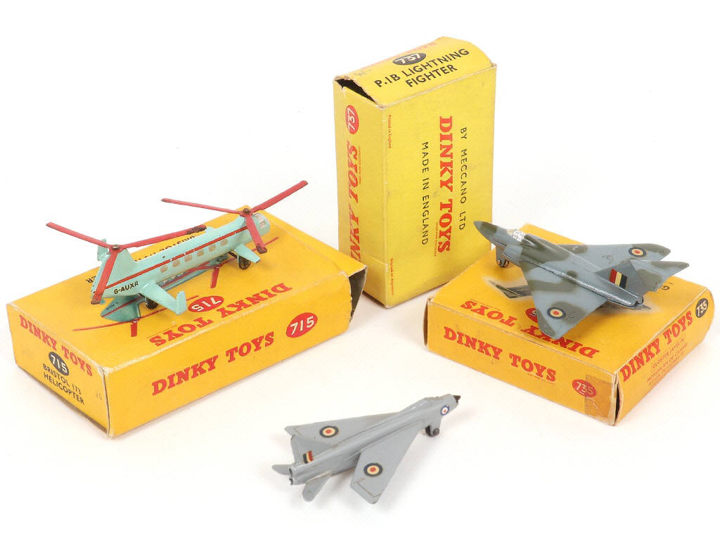 Lot 222 - DINKY TOYS (GB) (3)