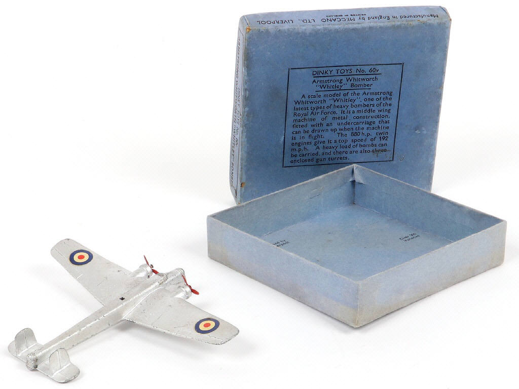 Lot 304 - DINKY TOYS (GB) (1)