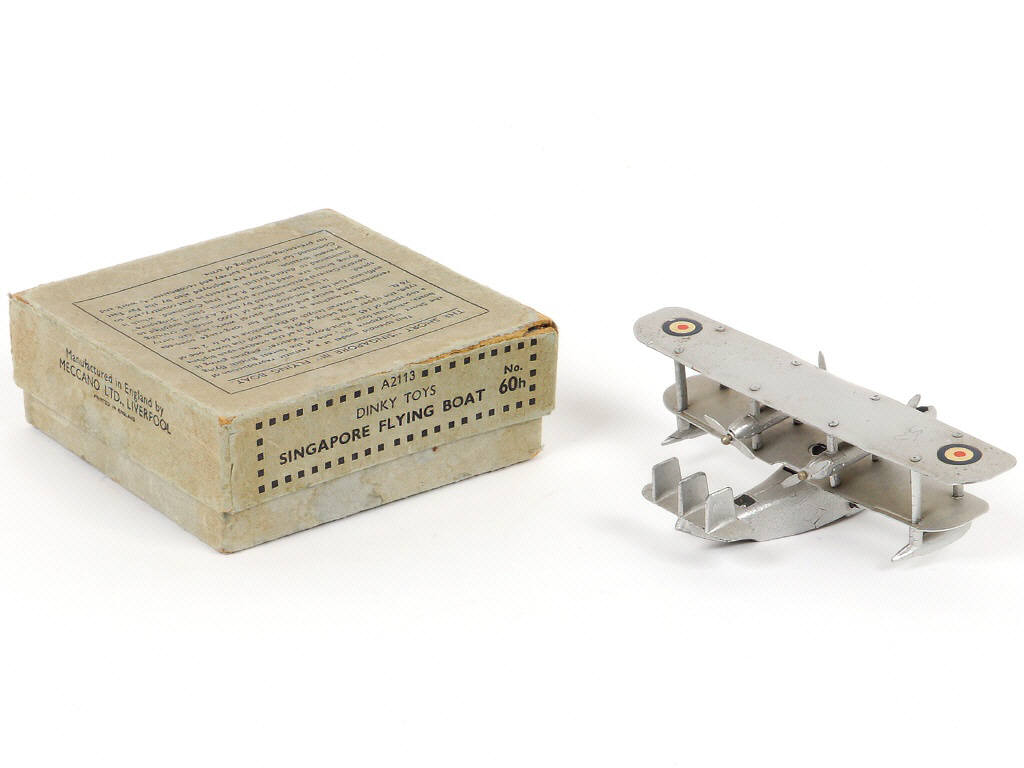 Lot 300 - DINKY TOYS (GB) (1)