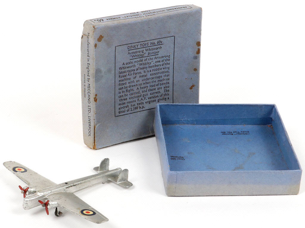 Lot 305 - DINKY TOYS (GB) (1)