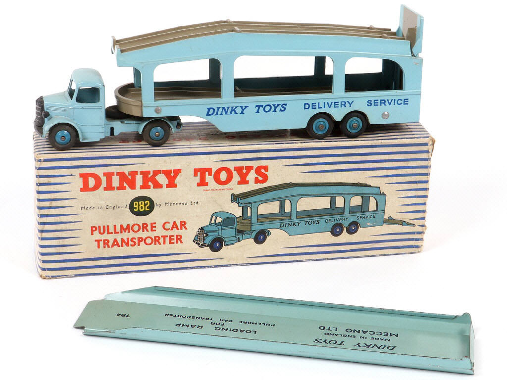 Lot 310 - DINKY TOYS (GB) (1)