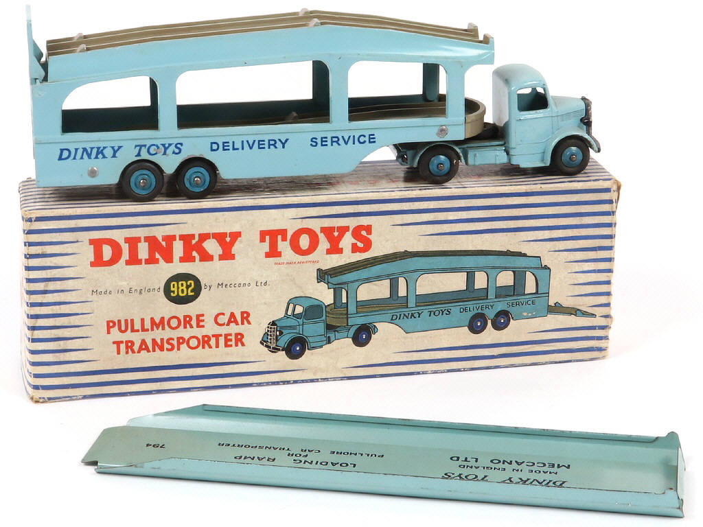 Lot 310 - DINKY TOYS (GB) (1)