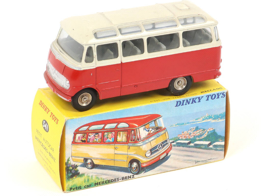 Lot 272 - DINKY TOYS (FRANCE) (1)