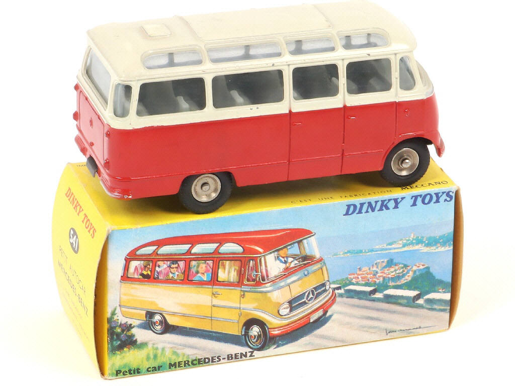 Lot 272 - DINKY TOYS (FRANCE) (1)