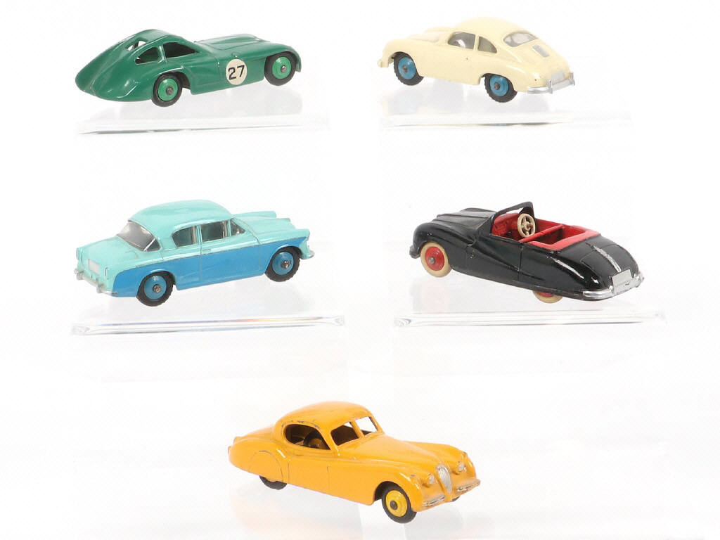 Lot 322 - DINKY TOYS (GB) (5)