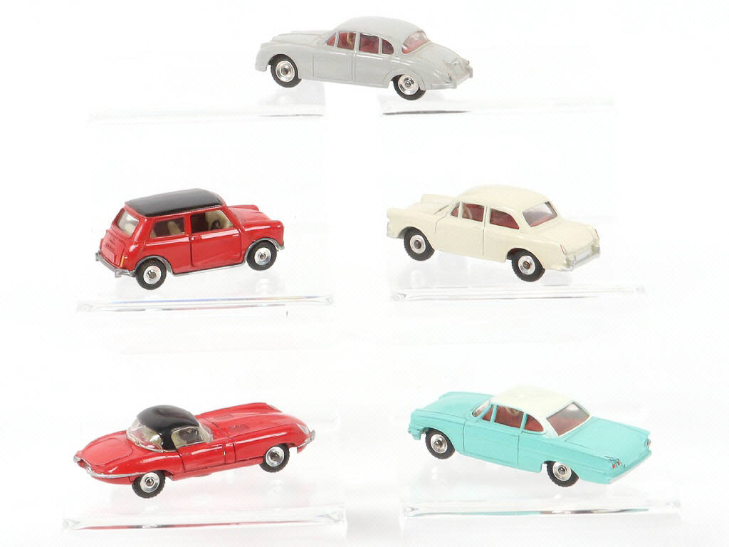 Lot 319 - DINKY TOYS (GB) (5)