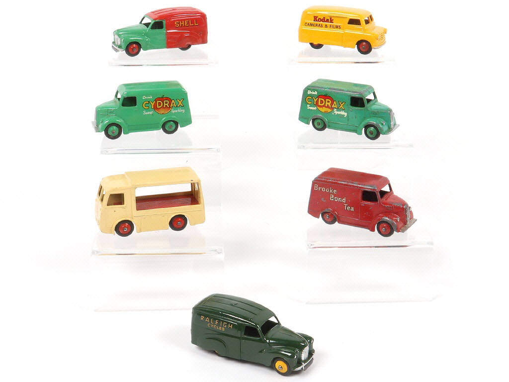 Lot 324 - DINKY TOYS (GB) (7)