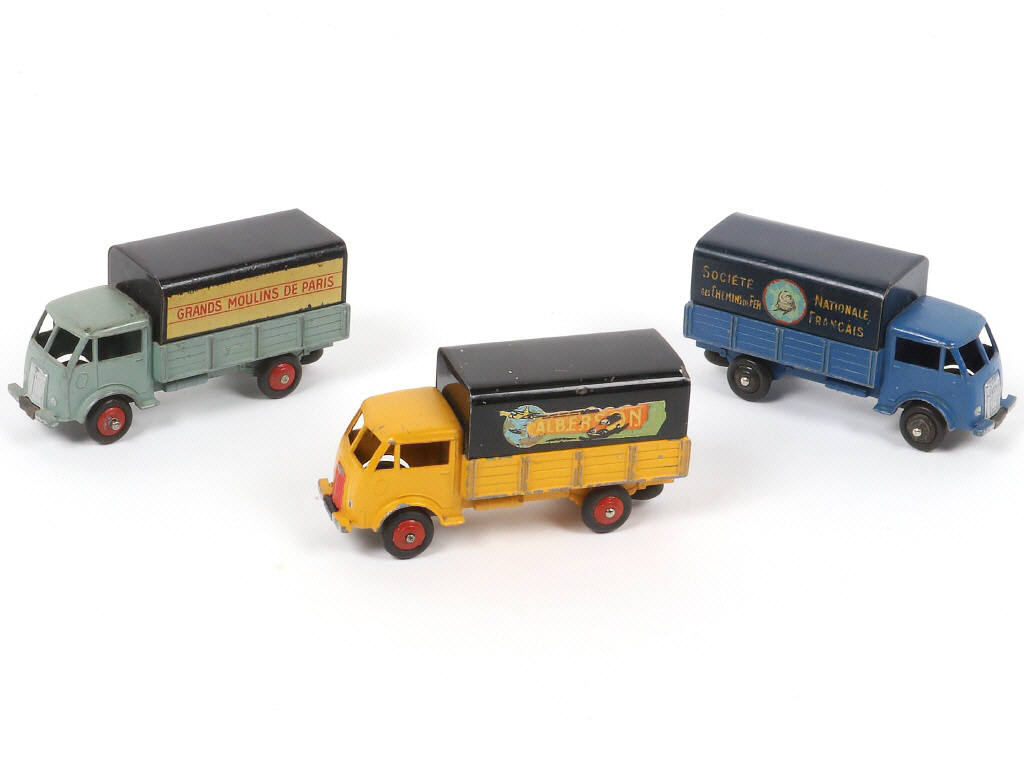Lot 289 - DINKY TOYS (FRANCE) (3)