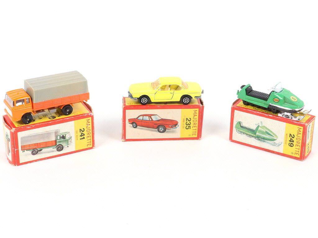 Lot 207 - MAJORETTE (FRANCE) (3)