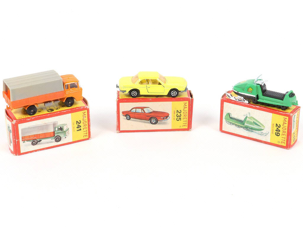 Lot 207 - MAJORETTE (FRANCE) (3)