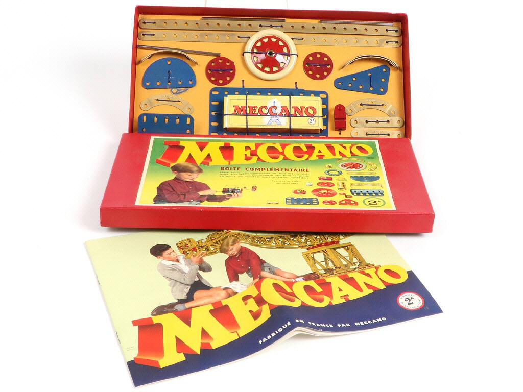 Lot 8 - MECCANO (FRANCE) (3)