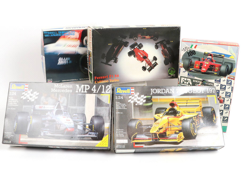 Lot 52 - DIVERS (5)