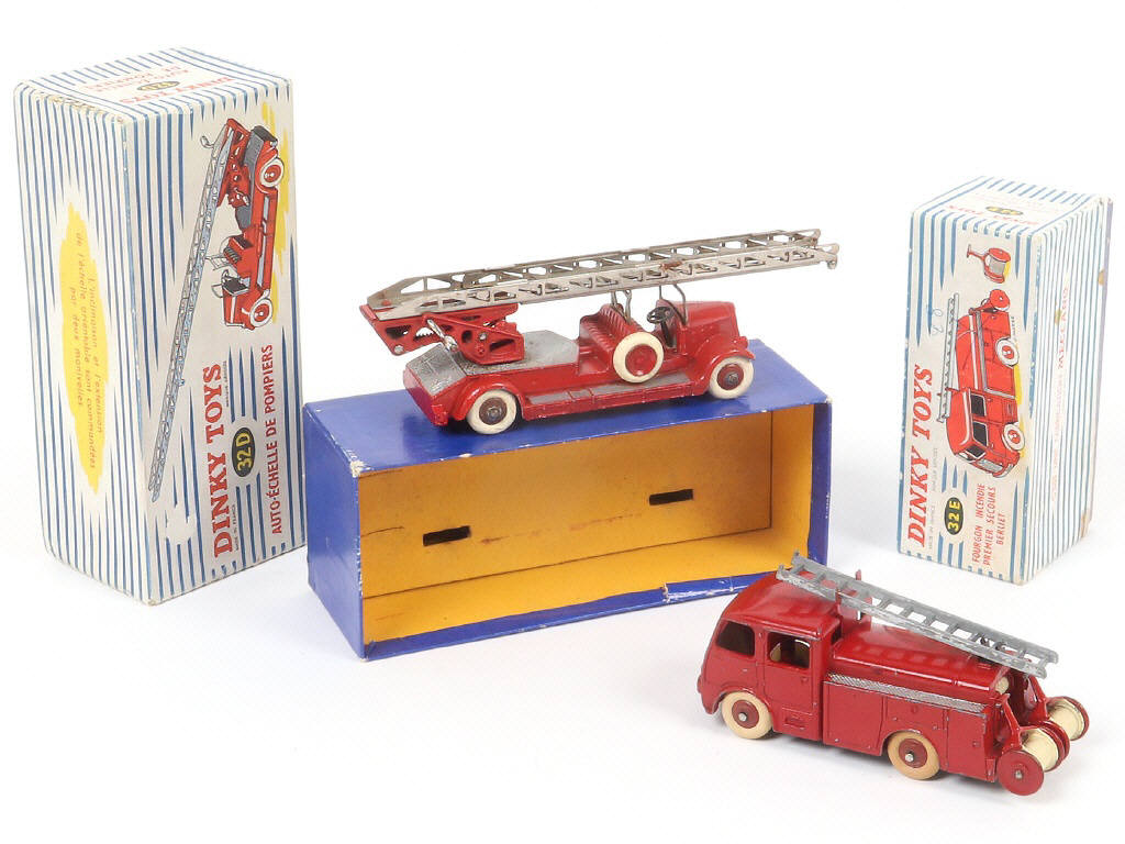 Lot 311 - DINKY TOYS (FRANCE) (2)