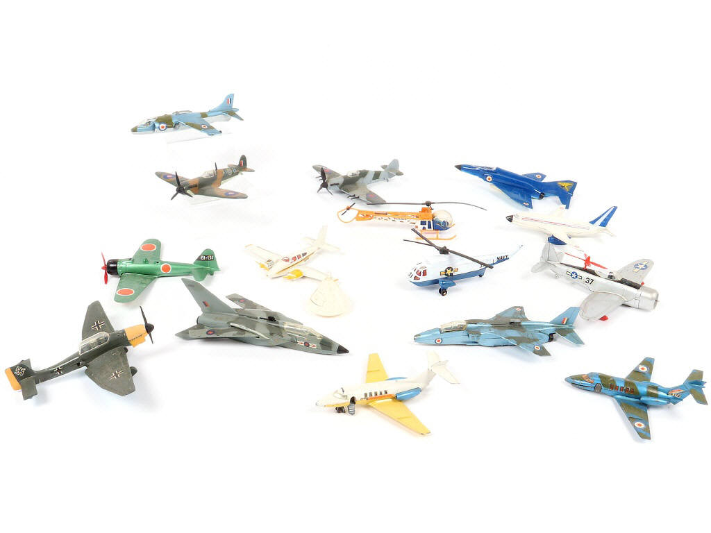 Lot 353 - DINKY TOYS (GB) (16)