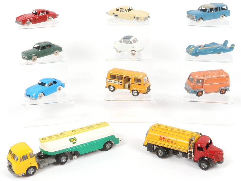 Lot 73 - DIVERS (11)