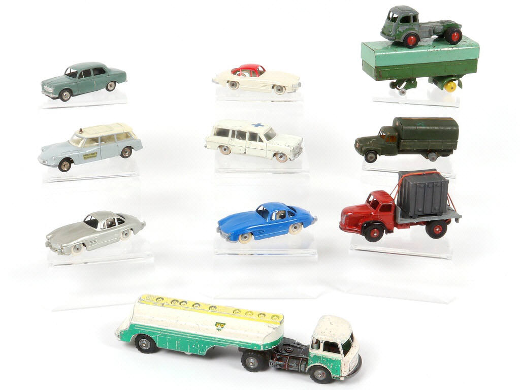 Lot 71 - DIVERS (10)