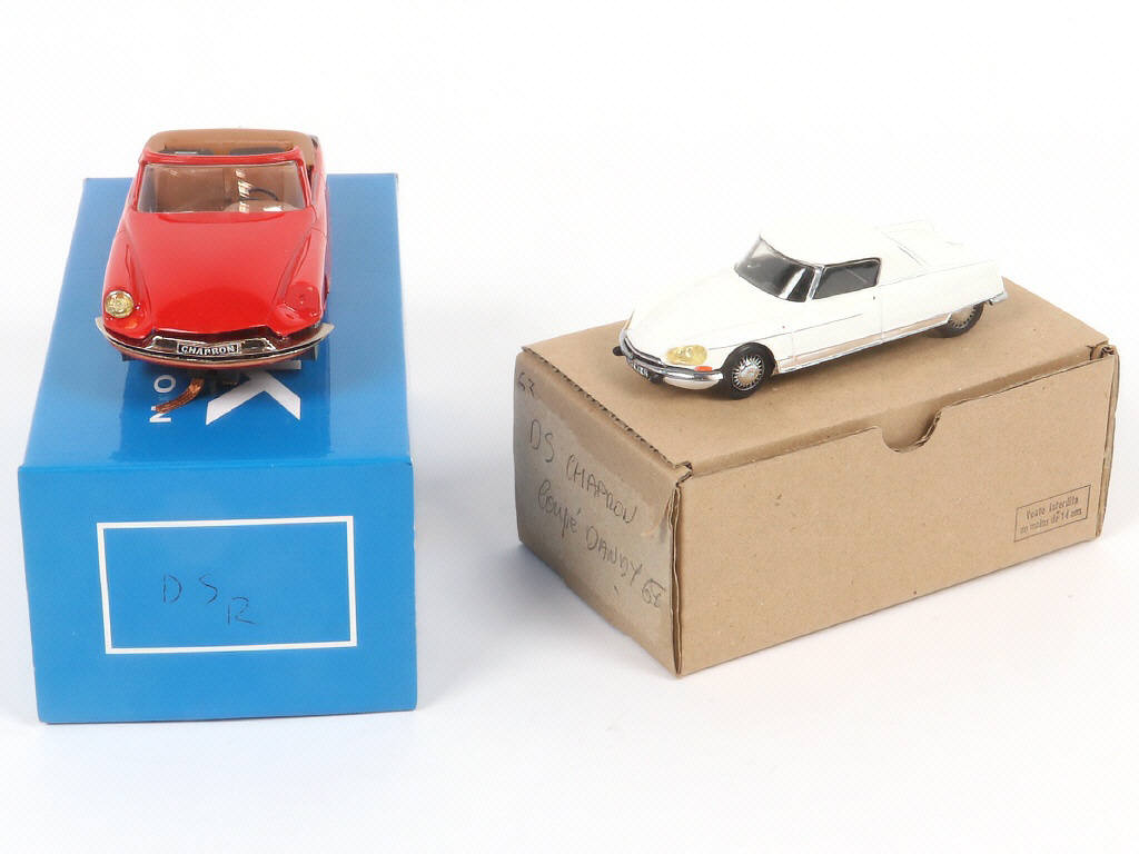 Lot 47 - DIVERS (4)
