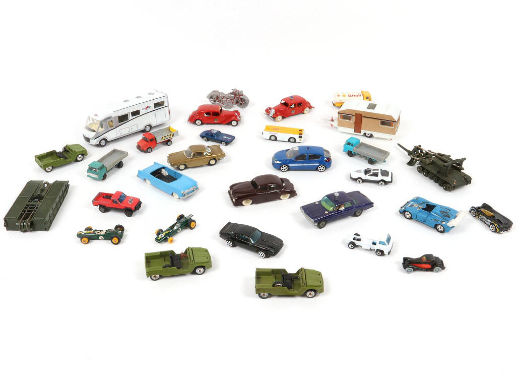 Lot 82 - DIVERS (30)