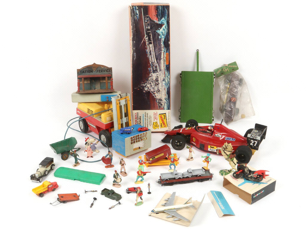 Lot 116 - DIVERS (25)