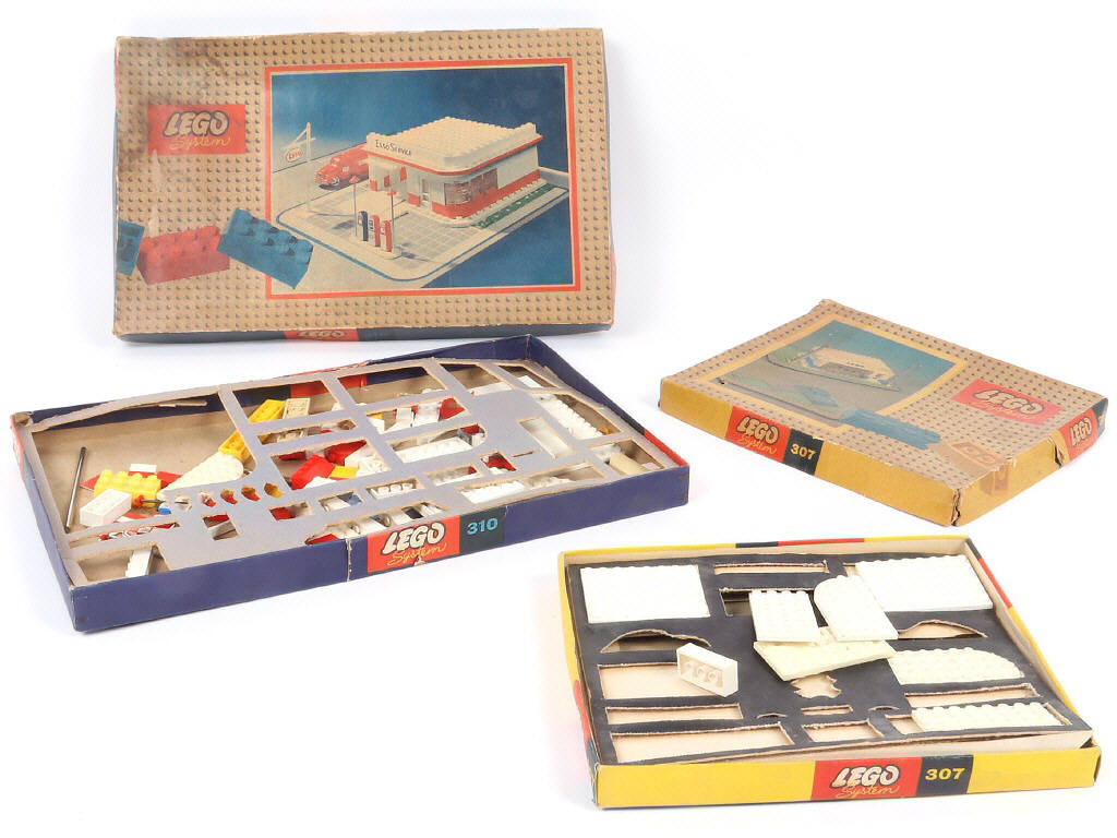 Lot 71 - DIVERS (12)