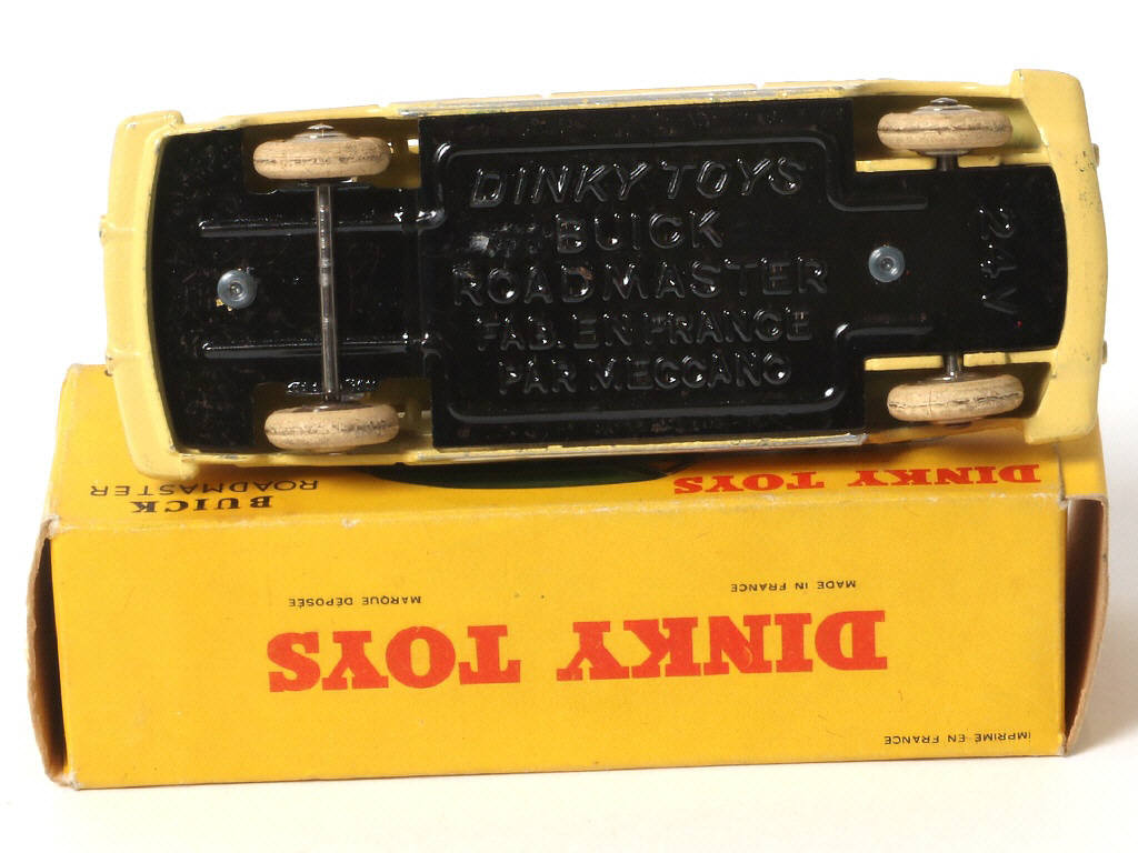 Lot 255 - DINKY TOYS (FRANCE) (1)