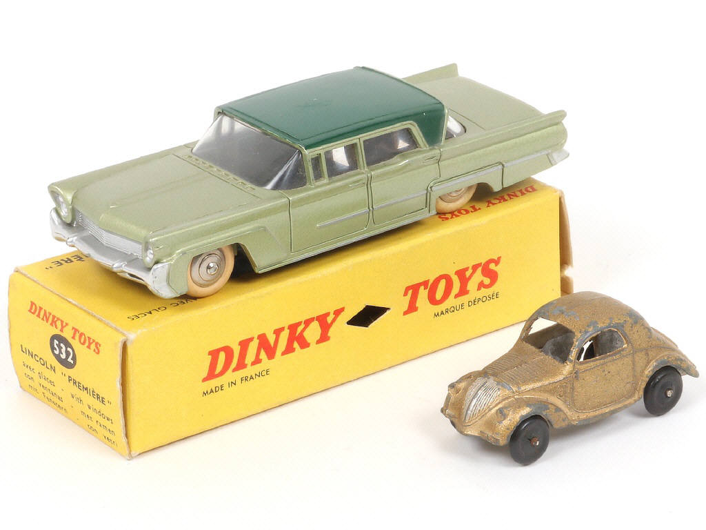 Lot 284 - DINKY TOYS (FRANCE) (2)