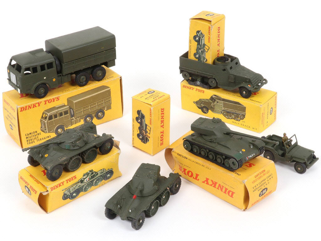 Lot 303 - DINKY TOYS (FRANCE) (7)