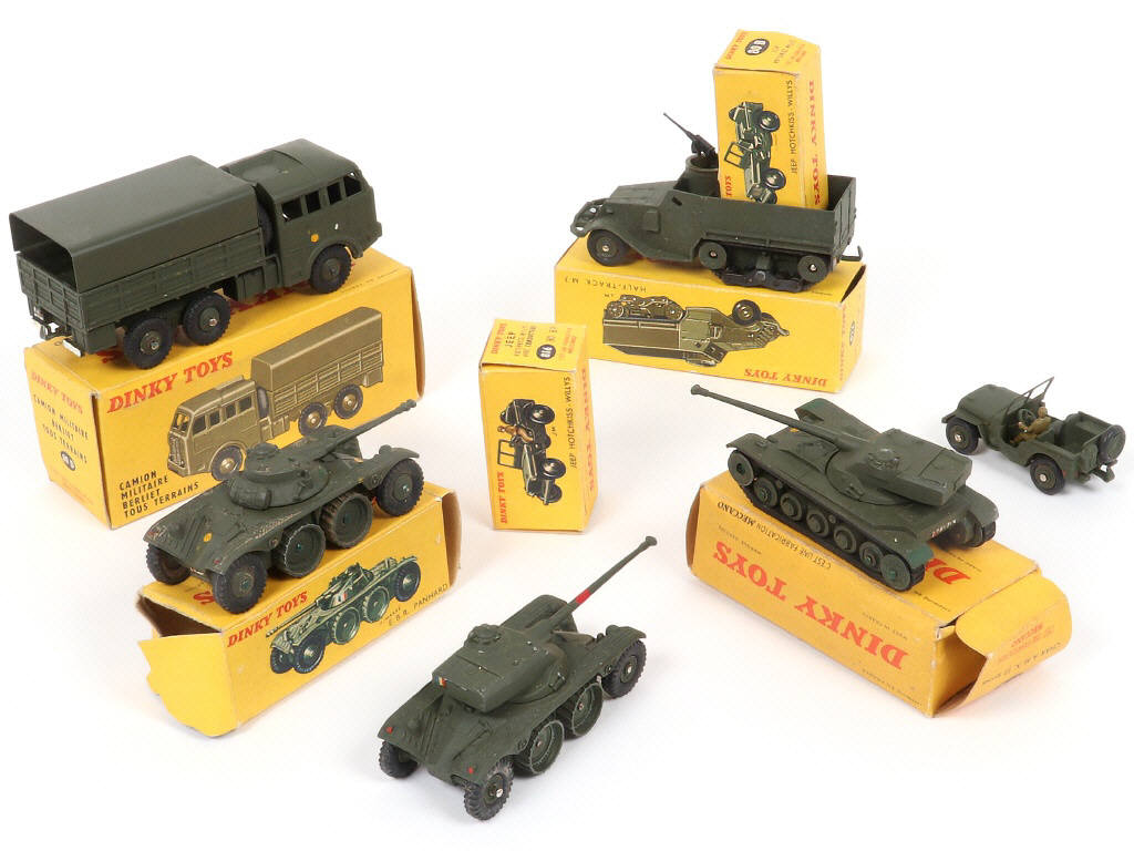 Lot 303 - DINKY TOYS (FRANCE) (7)