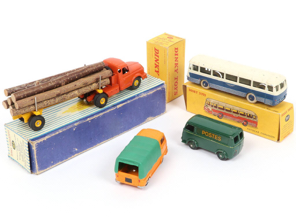 Lot 298 - DINKY TOYS (FRANCE) (4)