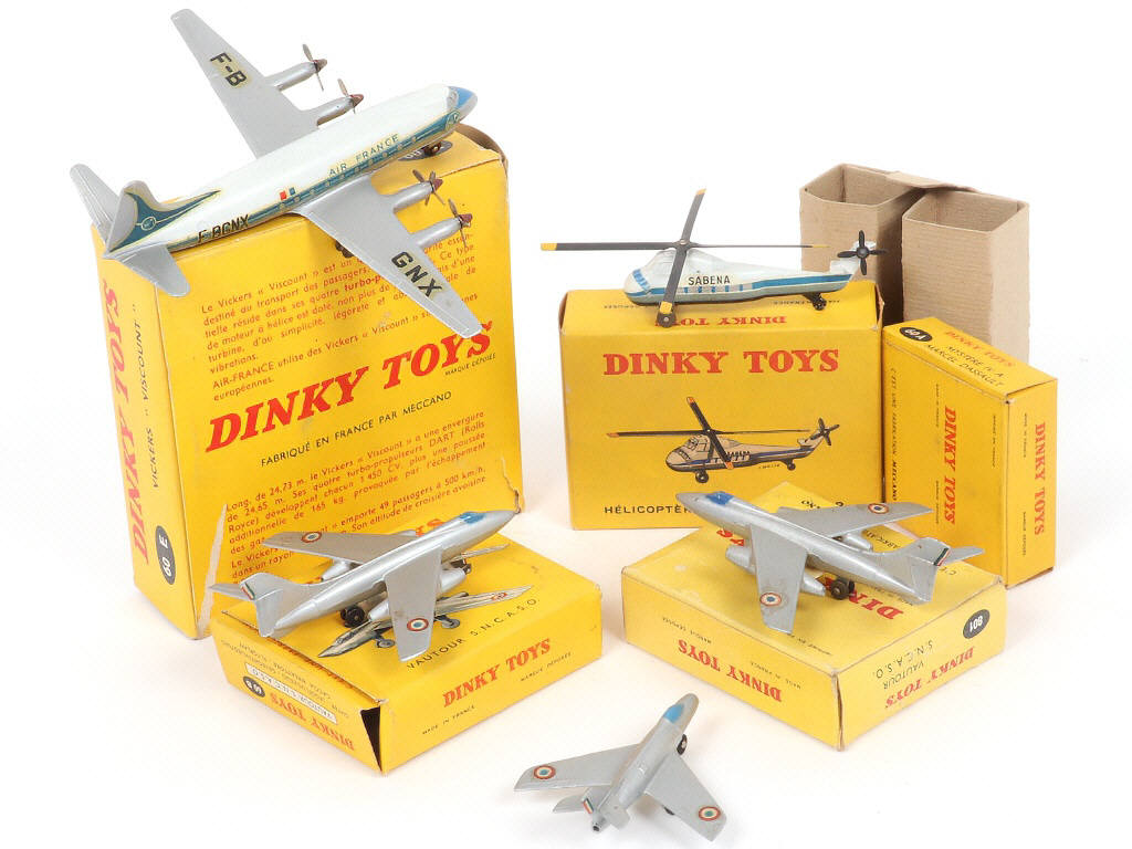 Lot 304 - DINKY TOYS (FRANCE) (5)