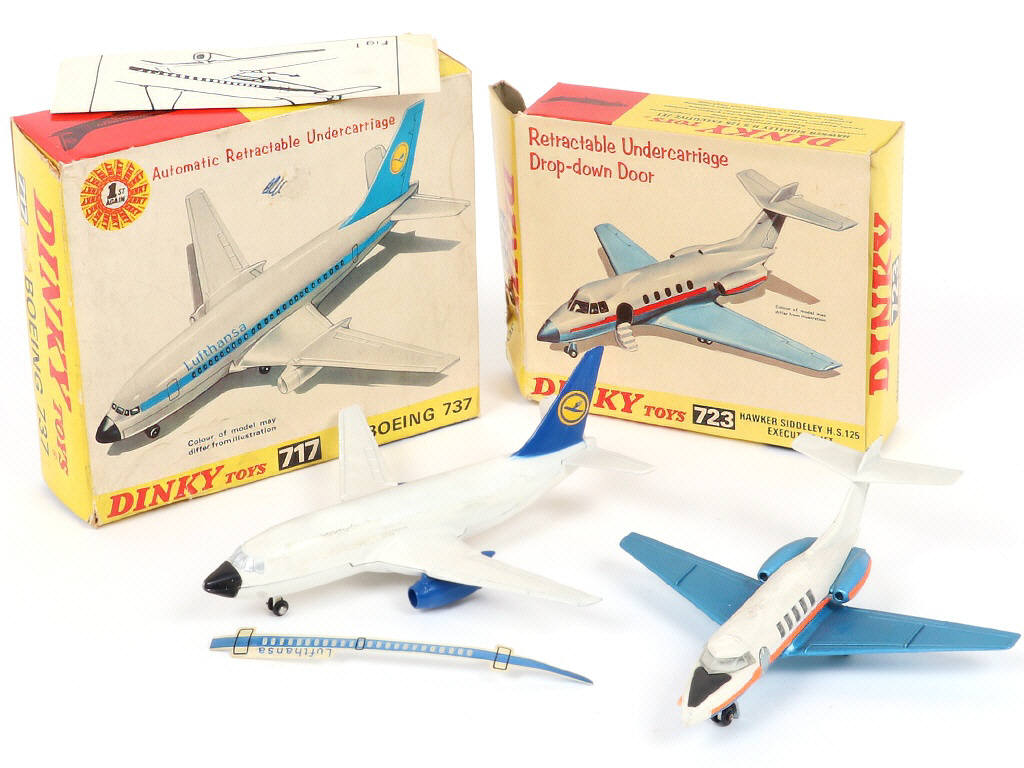 Lot 230 - DINKY TOYS (GB) (2)