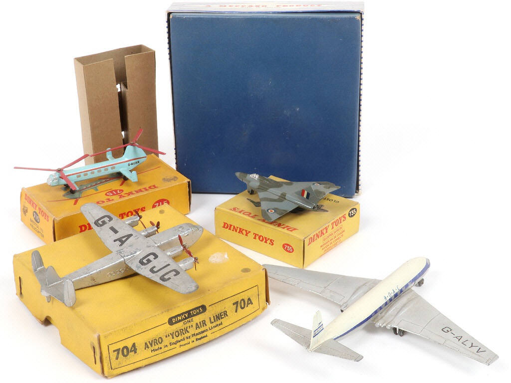 Lot 234 - DINKY TOYS (GB) (4)