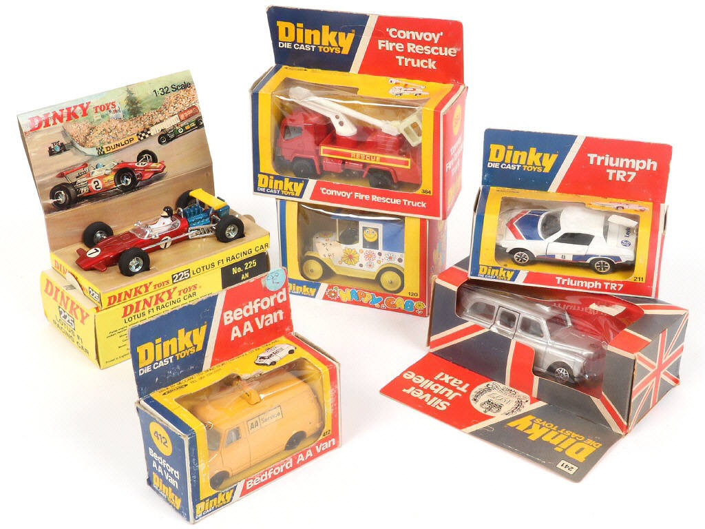 Lot 237 - DINKY TOYS (GB) (6)