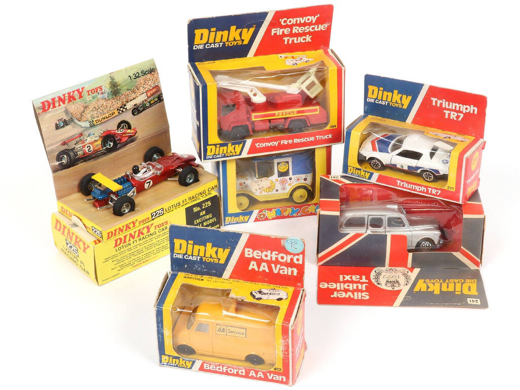 Lot 237 - DINKY TOYS (GB) (6)