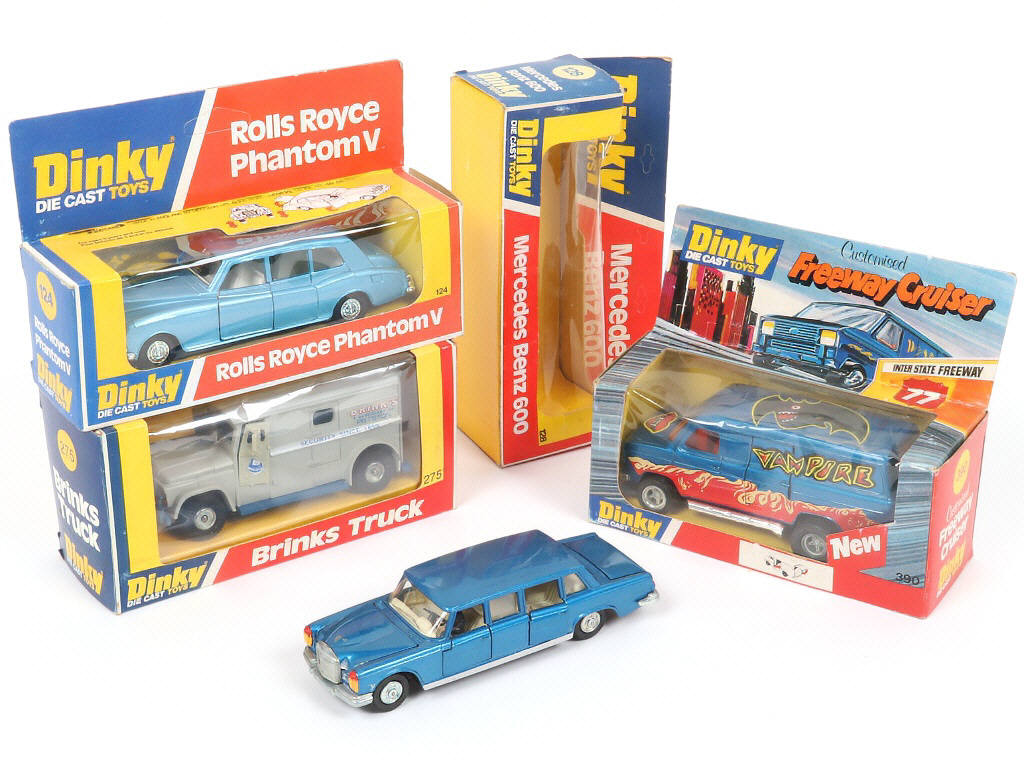 Lot 232 - DINKY TOYS (GB) (4)