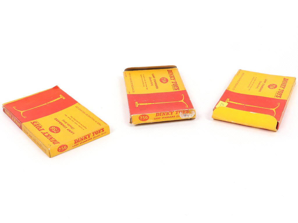 Lot 233 - DINKY TOYS (GB) (4)