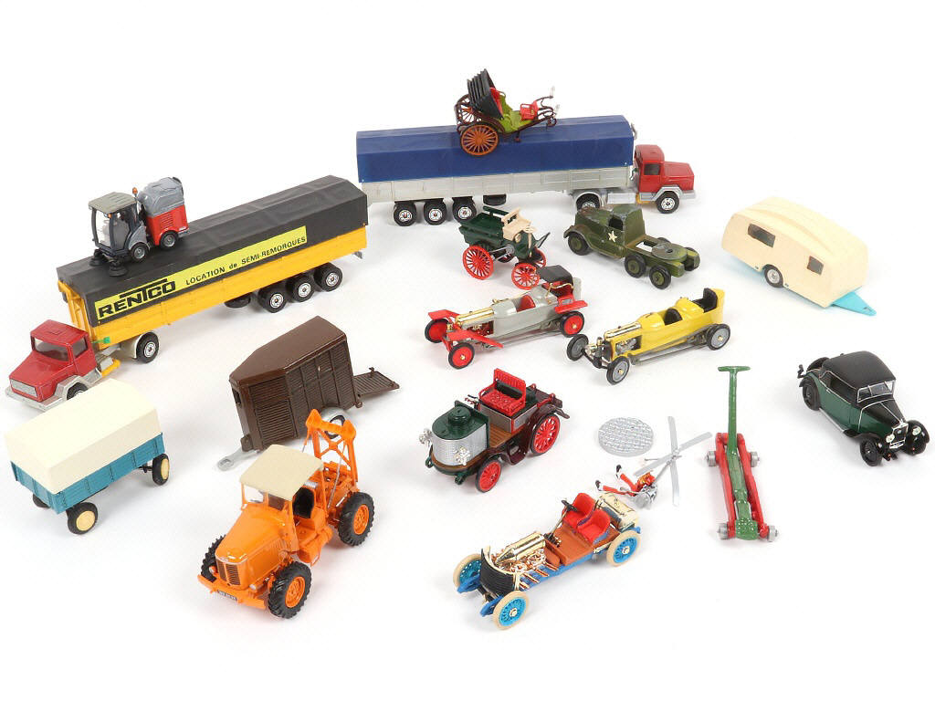 Lot 86 - DIVERS (16)