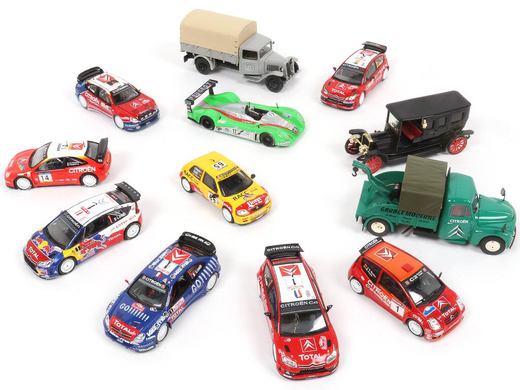 Lot 73 - DIVERS (12)