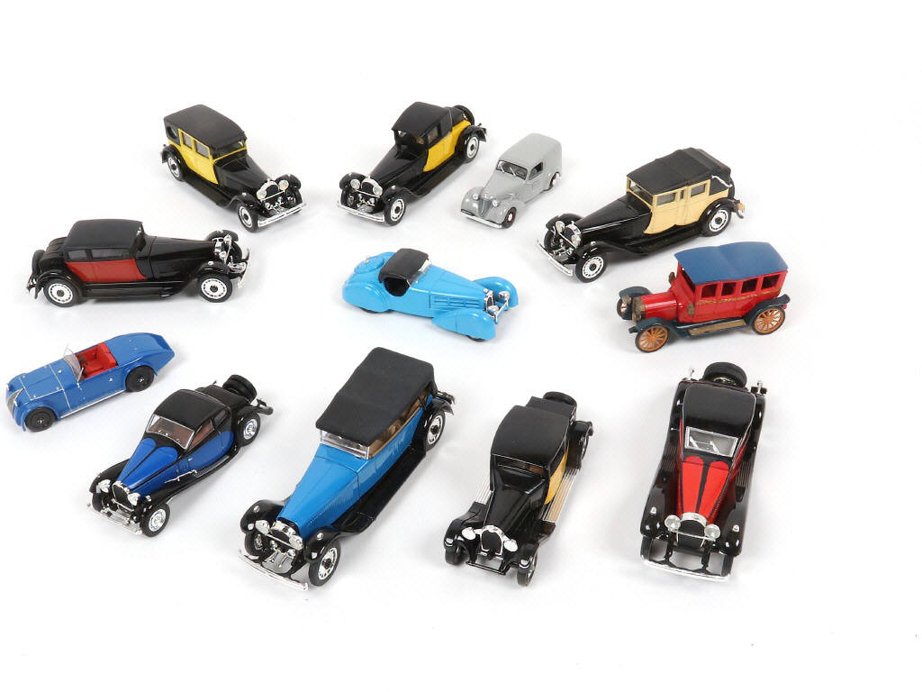Lot 78 - DIVERS (12)